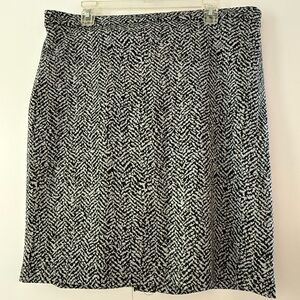 Black and White Patterned Women's Skirt